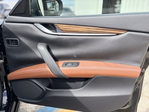 Used 2018 Maserati Ghibli image 11