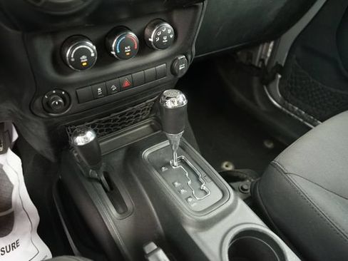 Used 2018 Jeep Wrangler Unlimited Sport S AWD/4WD image 27