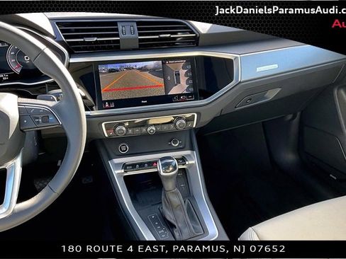 Used 2024 Audi Q3 2.0T Premium Plus image 6