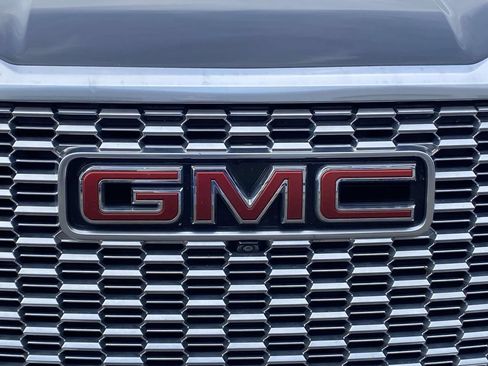Used 2022 GMC Yukon XL Denali w/ Denali Ultimate Package AWD/4WD image 4