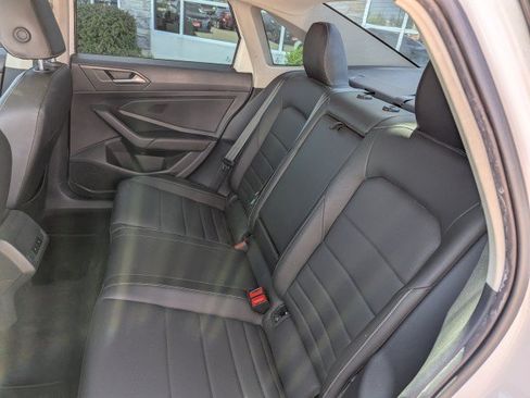 Used 2021 Volkswagen Jetta SE FWD image 21