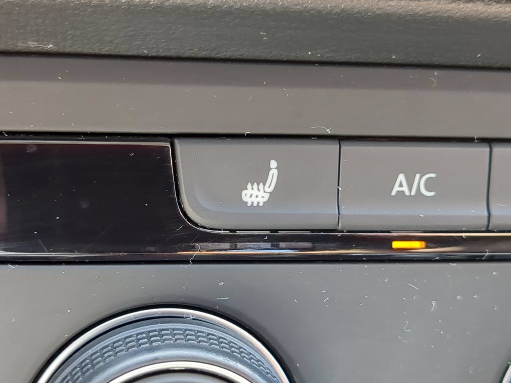Certified 2022 Volkswagen Taos SE FWD image 23