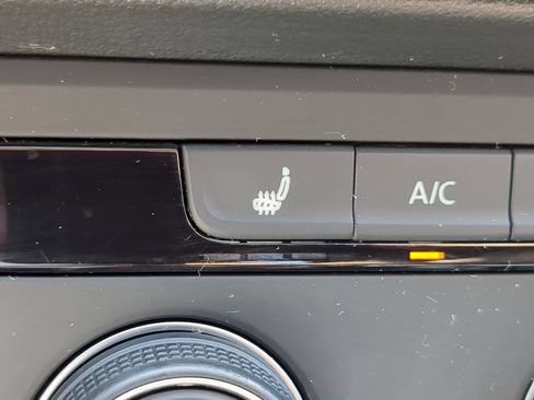 Certified 2022 Volkswagen Taos SE FWD image 23