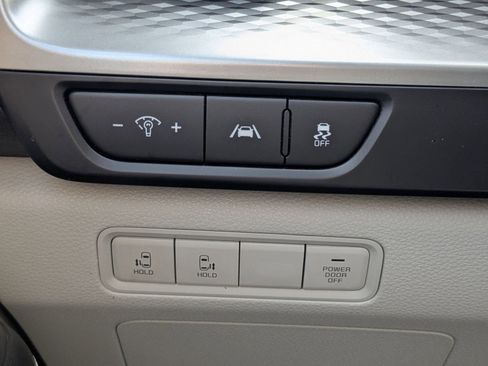 Used 2024 Kia Carnival LX image 26