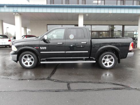 Used 2015 RAM 1500 Laramie w/ Convenience Group AWD/4WD image 2