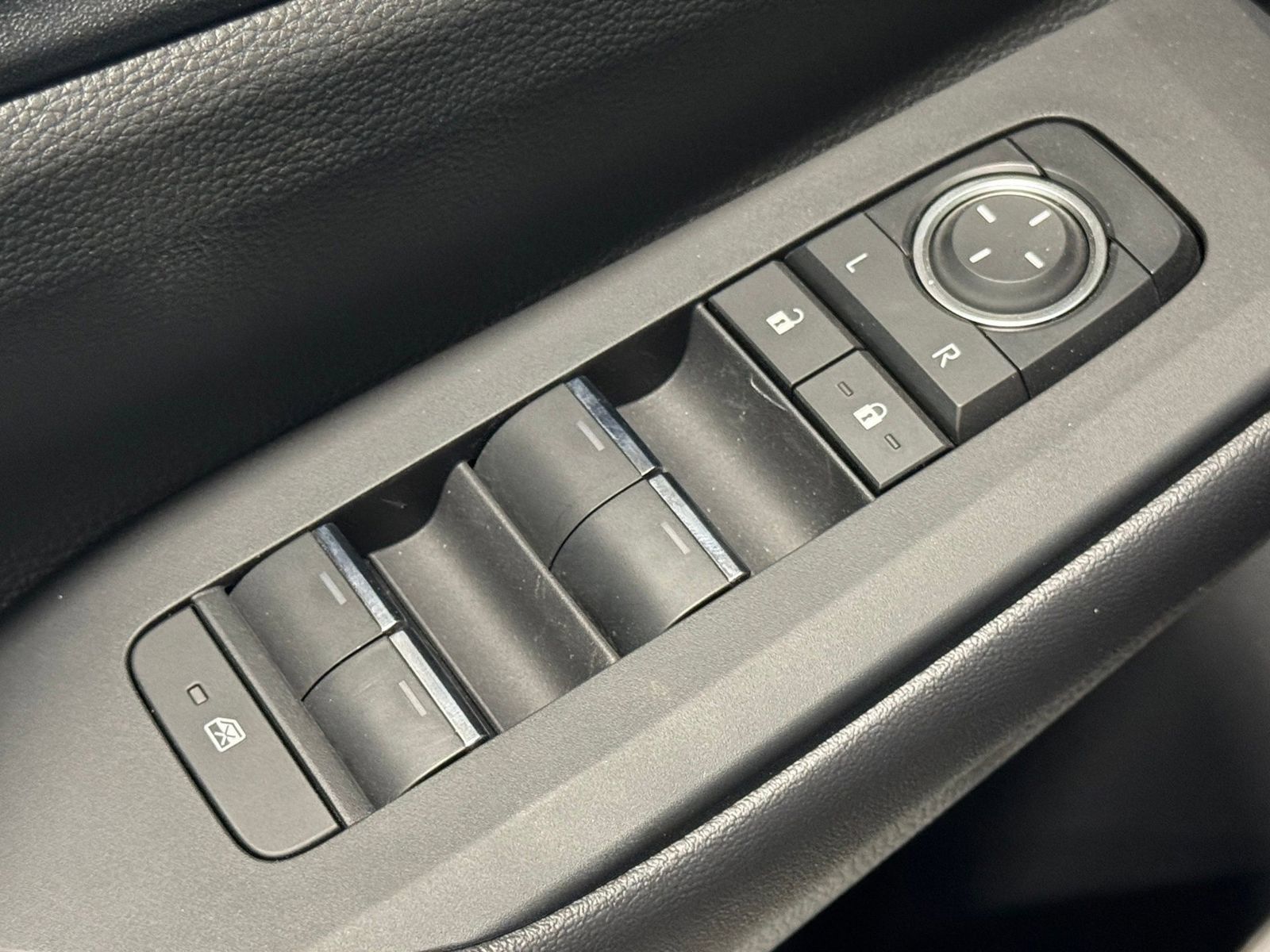 New 2026 Toyota Prius Plug-In Hybrid FWD image 31
