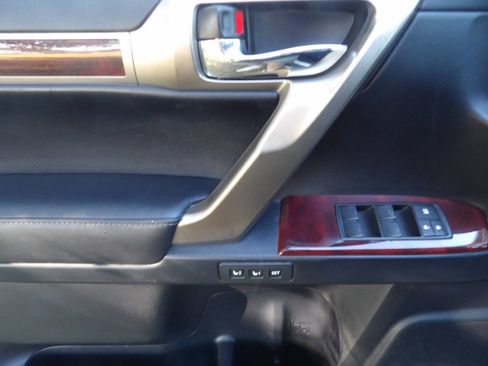 Used 2011 Lexus GX 460 Base AWD 4dr SUV image 18