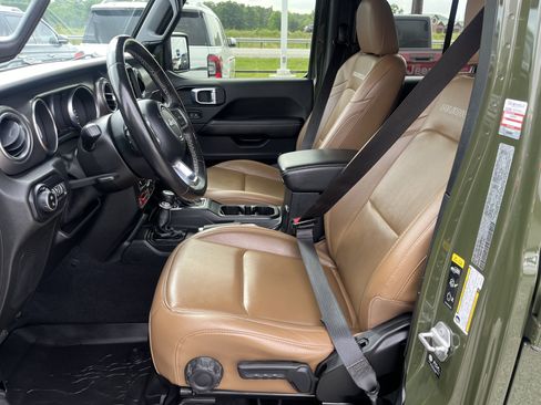 Used 2021 Jeep Gladiator Rubicon AWD/4WD image 16