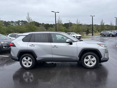 Used 2020 Toyota RAV4 XLE FWD image 2