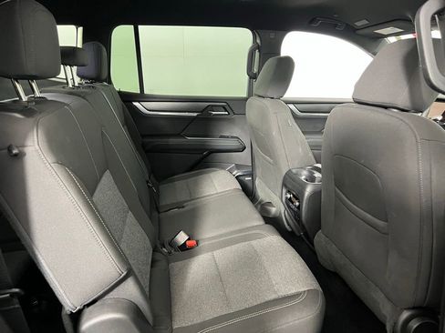 Used 2025 GMC Acadia Elevation image 31