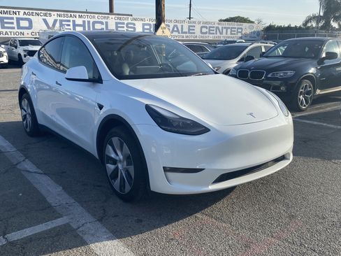 Used 2023 Tesla Model Y Long Range image 8