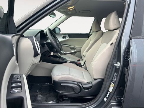 Used 2025 Kia Soul LX image 15