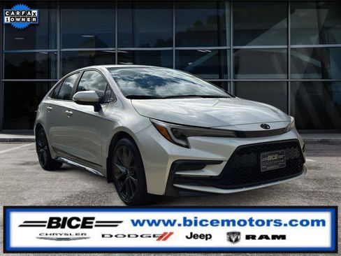 Used 2025 Toyota Corolla SE image 1
