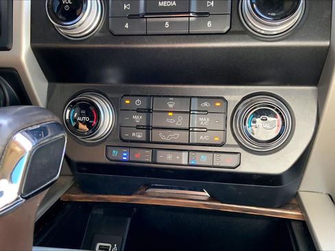 Used 2019 Ford F150 Lariat w/ Equipment Group 502A Luxury AWD/4WD image 34