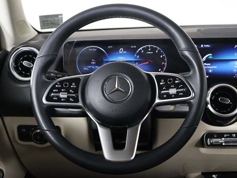 Used 2022 Mercedes-Benz GLB 250 4MATIC image 34