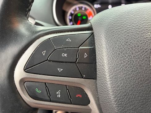 Used 2019 Jeep Cherokee Limited AWD/4WD image 15