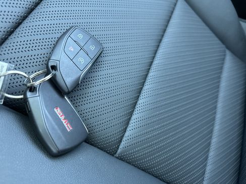 Used 2026 GMC Canyon AT4X AWD/4WD image 15