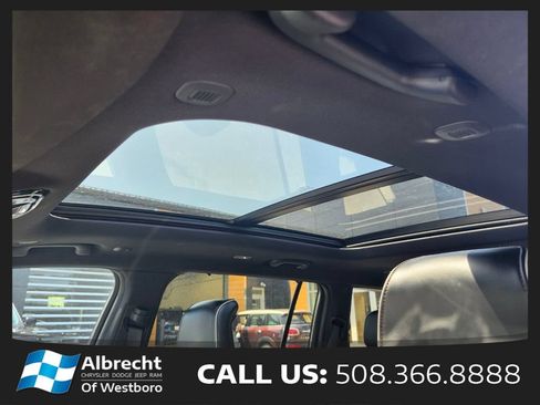 Used 2023 Jeep Grand Cherokee L Summit w/ Luxury Tech Group V AWD/4WD image 22