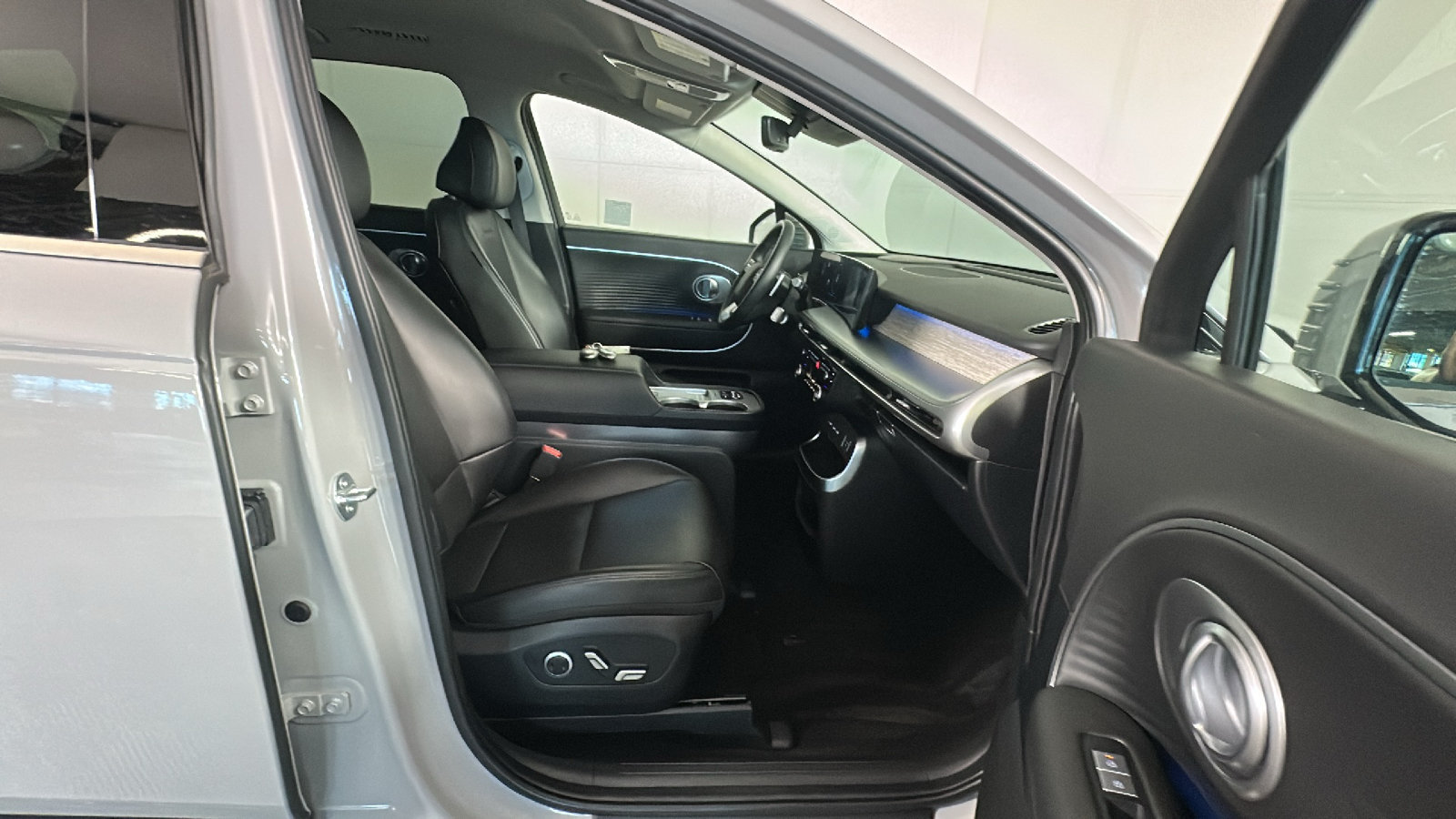 Used 2026 Hyundai Ioniq 9 SEL AWD/4WD image 36