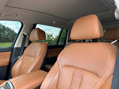 Used 2021 BMW X7 xDrive40i w/ Premium Package AWD/4WD image 16