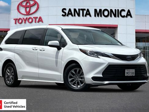 Certified 2023 Toyota Sienna LE FWD image 1