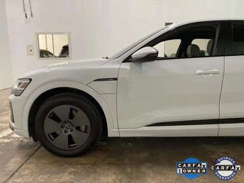 Used 2024 Audi Q8 e-tron Premium image 96