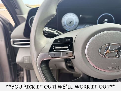 Used 2023 Hyundai Elantra SEL w/ Convenience Package FWD image 17