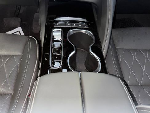 Used 2023 Buick Envision Avenir image 5