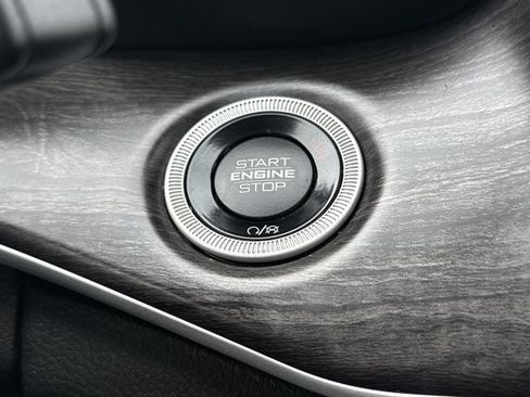 Used 2023 Jeep Grand Cherokee L Limited image 24