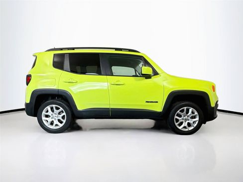 Used 2017 Jeep Renegade Latitude w/ Cold Weather Group AWD/4WD image 6