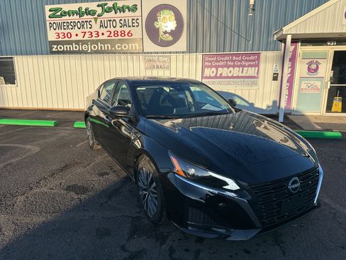 Used 2025 Nissan Altima 2.5 SV image 1