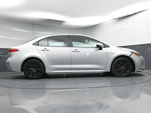Used 2022 Toyota Corolla LE image 25