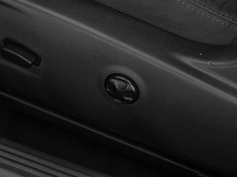 Used 2014 Dodge Challenger R/T image 24