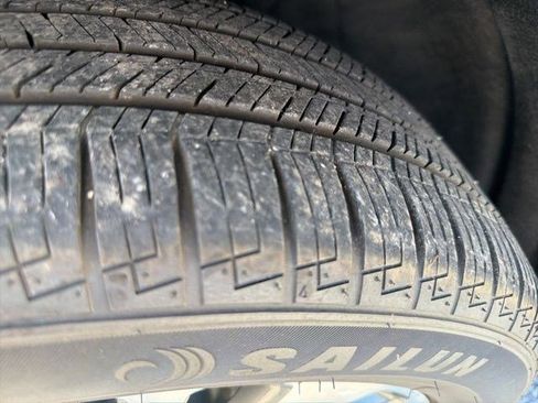 Used 2021 Ford Escape Titanium AWD/4WD image 9