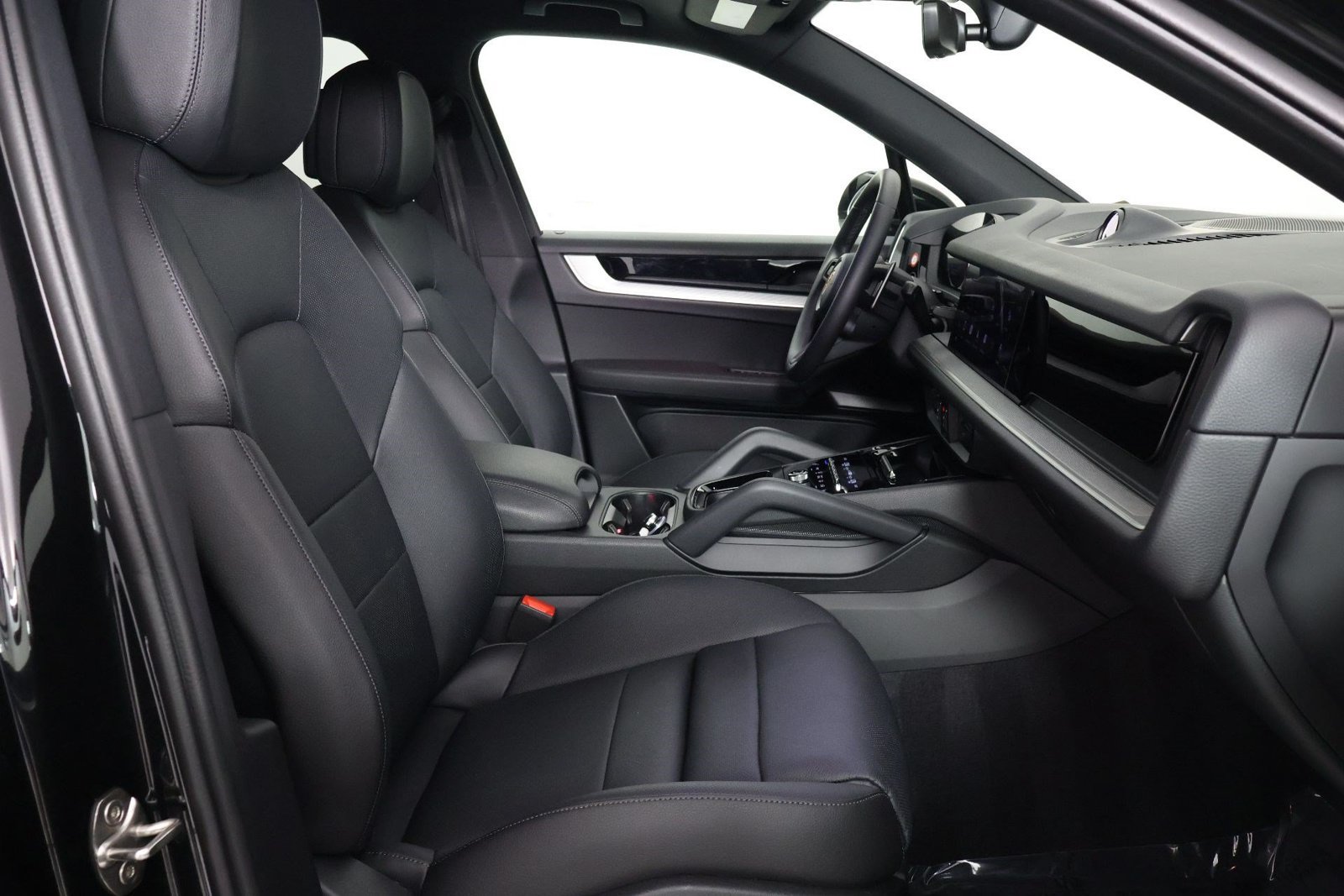 Certified 2026 Porsche Cayenne AWD/4WD image 32