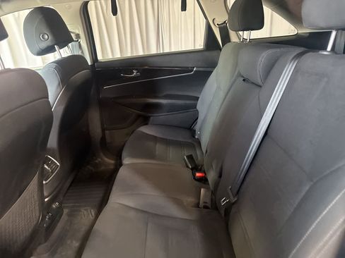 Used 2017 Kia Sorento LX image 13