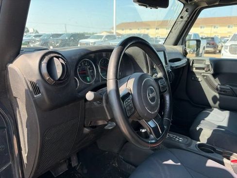 Used 2017 Jeep Wrangler Unlimited Sahara AWD/4WD image 12
