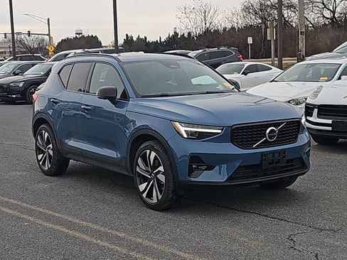 Used 2023 Volvo XC40 B5 Ultimate w/ Protection Package Premier image 1