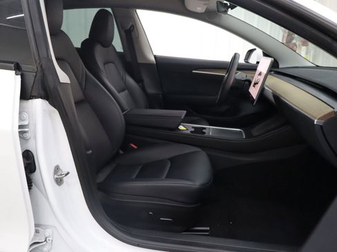 Used 2023 Tesla Model 3 Standard Range image 32