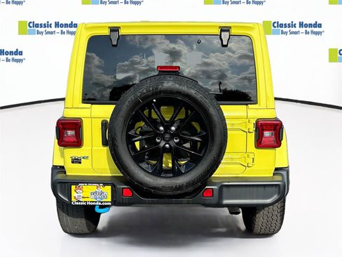 Used 2024 Jeep Wrangler Unlimited Sahara AWD/4WD image 7