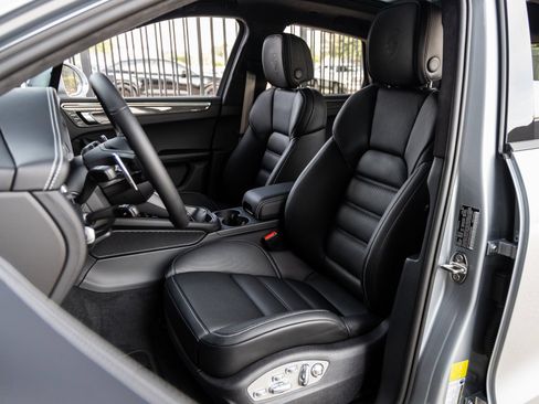 Certified 2026 Porsche Macan GTS AWD/4WD image 5