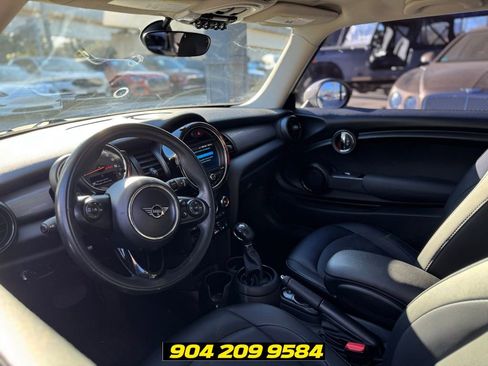 Used 2019 MINI Cooper 2-Door Hardtop w/ Signature Upholstery Package FWD image 10