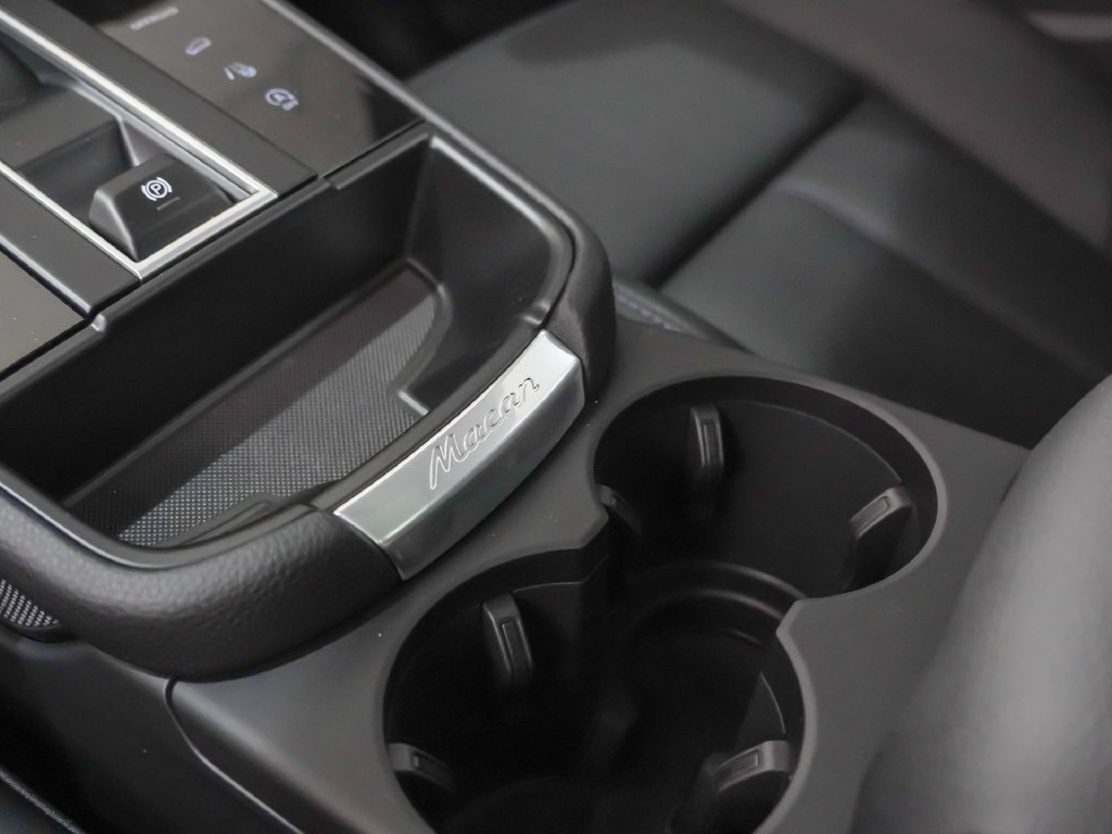 Certified 2026 Porsche Macan AWD/4WD image 34