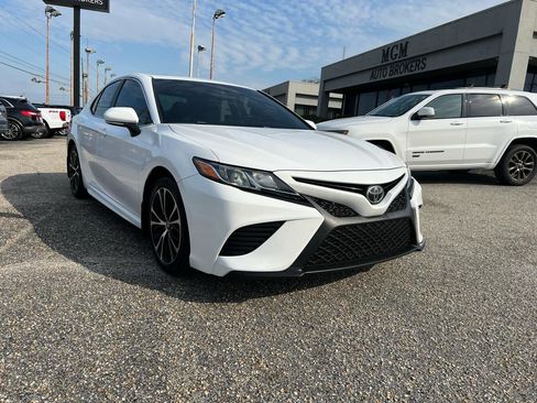 Used 2018 Toyota Camry SE w/ Audio Package image 2