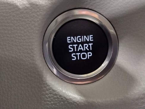 Used 2023 Toyota Corolla Cross LE image 28