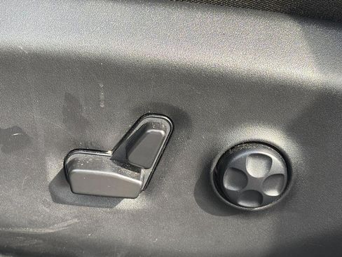 Used 2025 Chrysler Pacifica Select FWD image 21