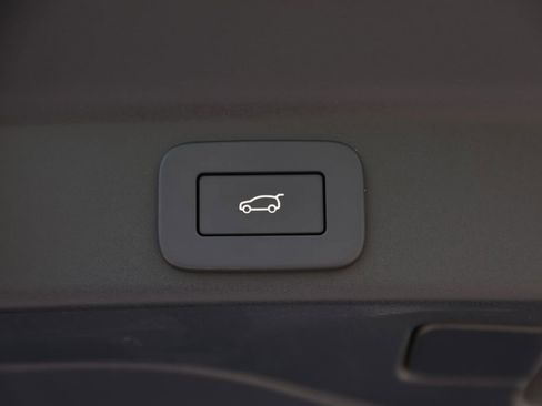 Used 2026 Jaguar F-PACE R-Dynamic S AWD/4WD image 23