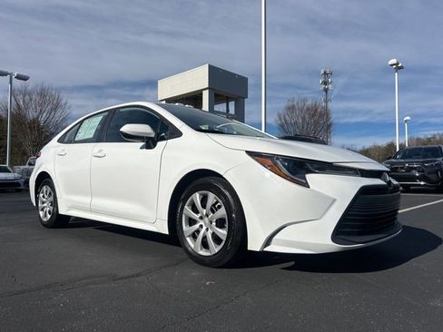 Used 2024 Toyota Corolla LE image 3