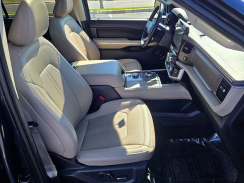 Used 2024 Ford Expedition Limited AWD/4WD image 7
