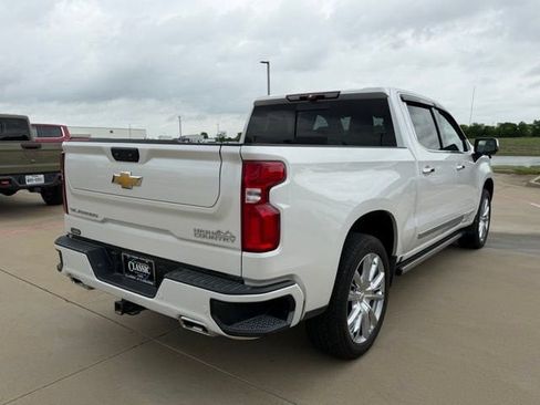 Used 2025 Chevrolet Silverado 1500 High Country image 3